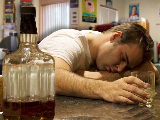 un homme boit de l'alcool comment lui faire arrêter de fumer